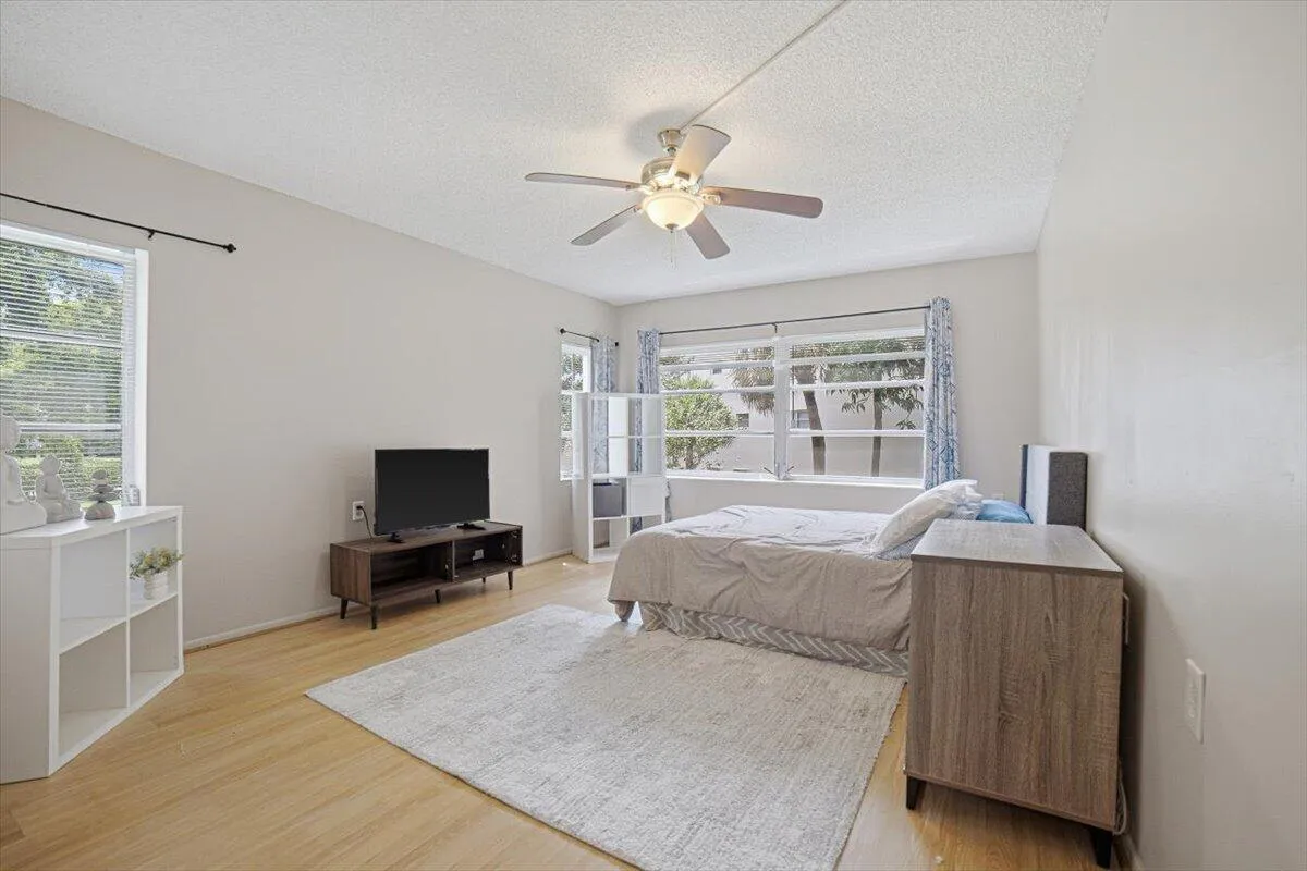 18-Bedroom2