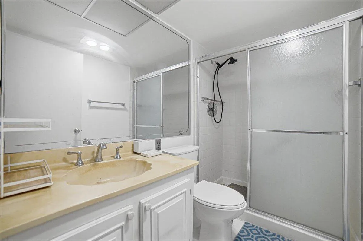 11-Bathroom