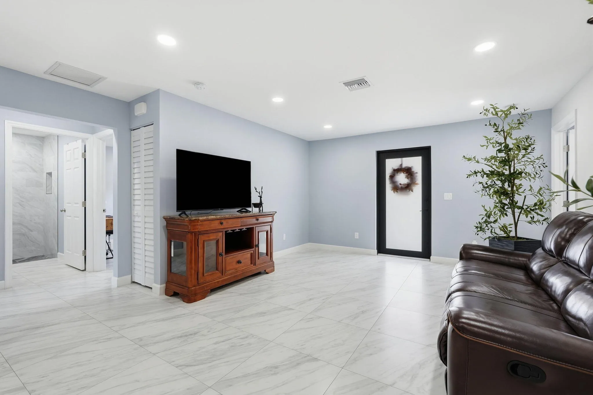 50-web-or-mls-18477_W_Sycamore_Dr_06479