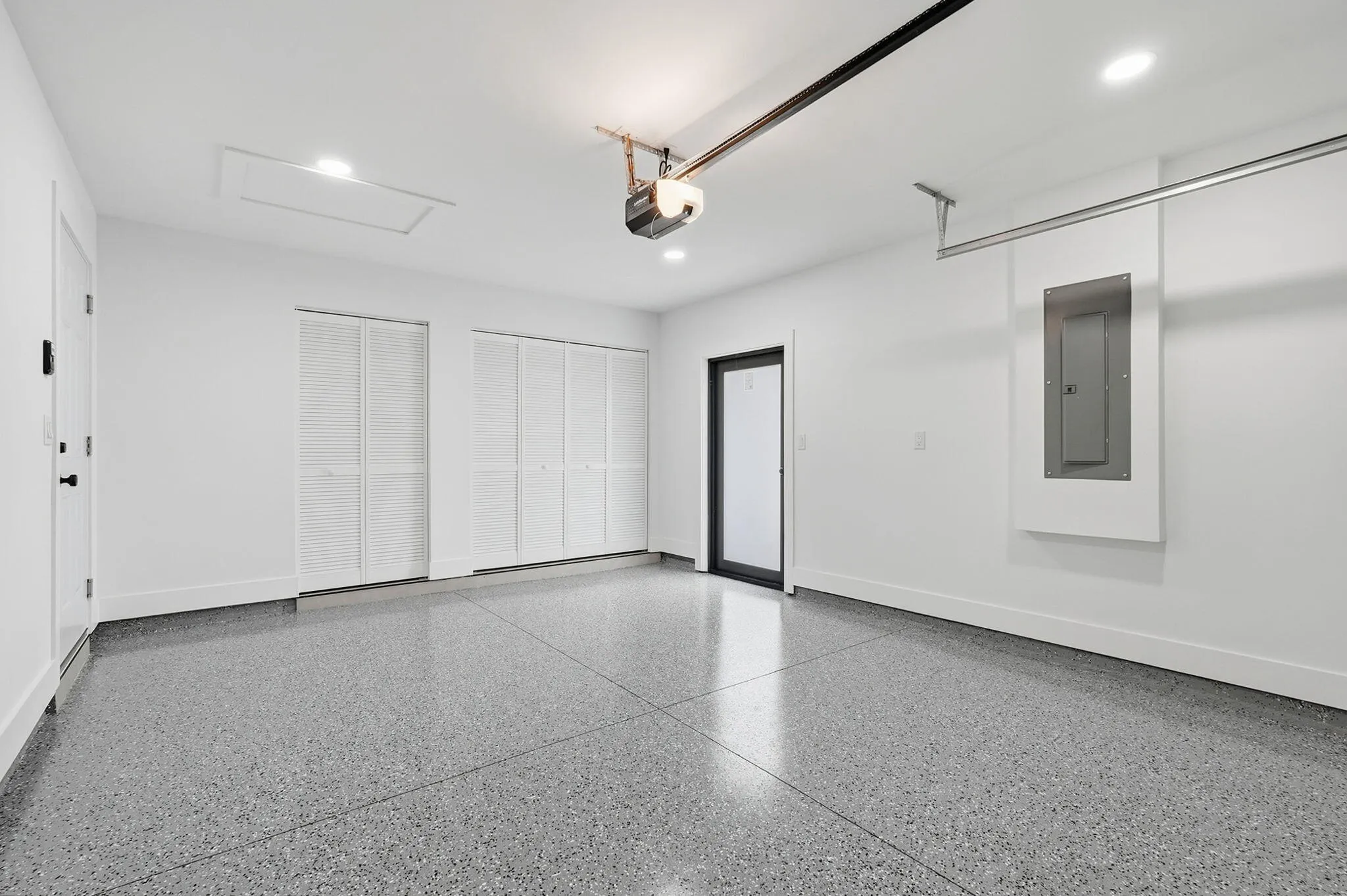 35-web-or-mls-18477_W_Sycamore_Dr_06407