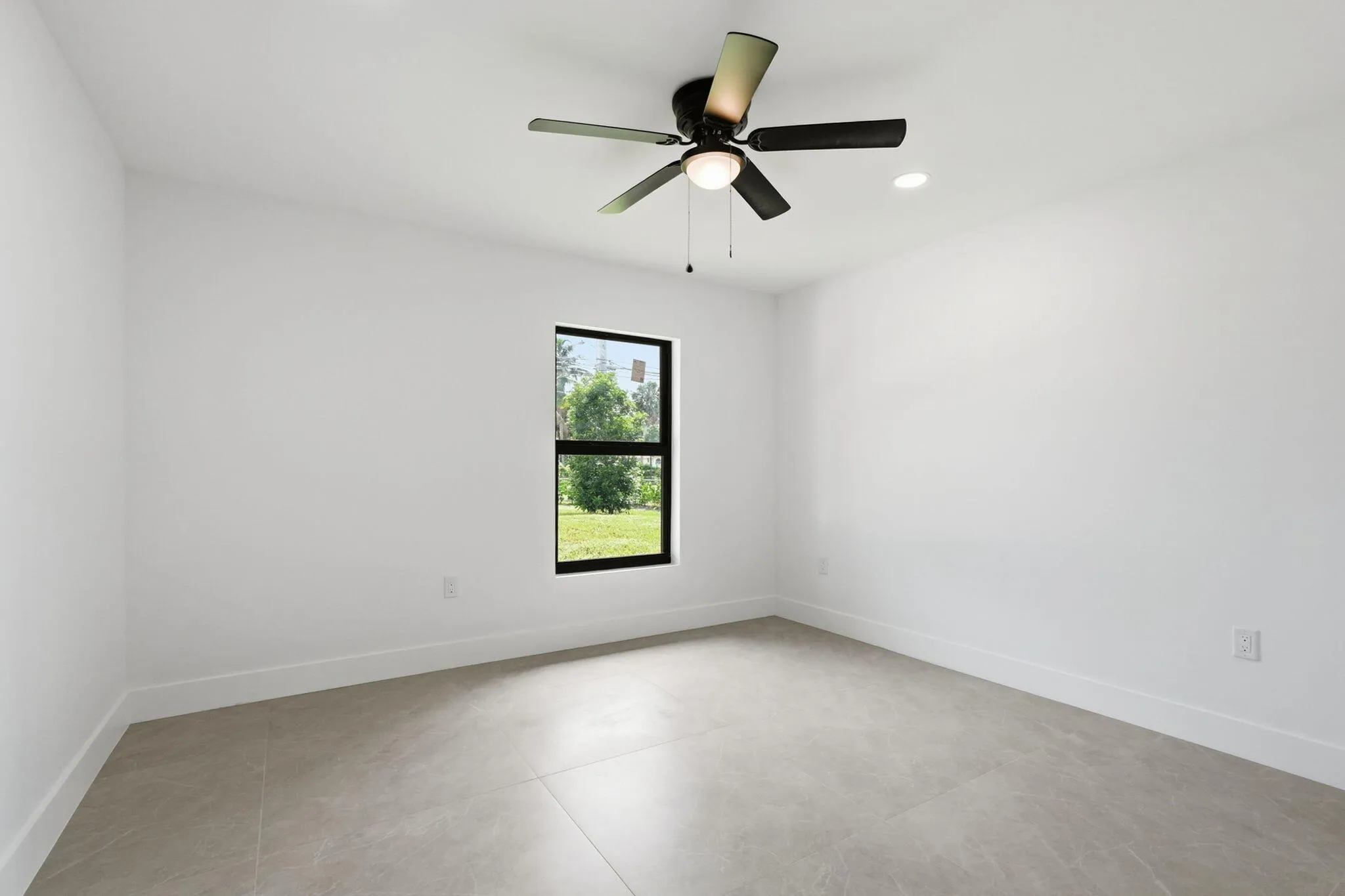 15-web-or-mls-18477_W_Sycamore_Dr_06326