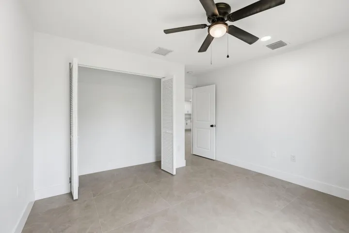 17-web-or-mls-18477_W_Sycamore_Dr_06413