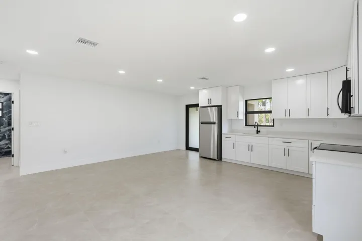 27-web-or-mls-18477_W_Sycamore_Dr_06374