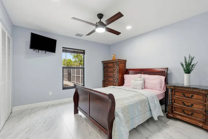 37-web-or-mls-18477_W_Sycamore_Dr_06416