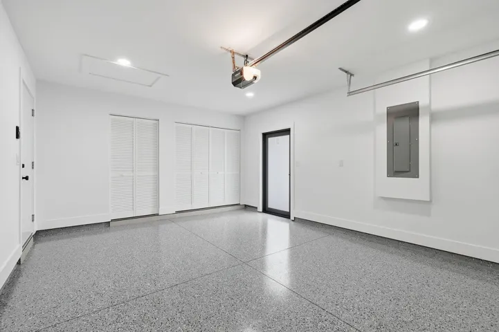 35-web-or-mls-18477_W_Sycamore_Dr_06407