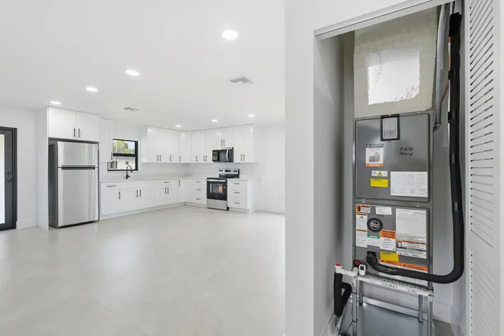 32-web-or-mls-18477_W_Sycamore_Dr_06395