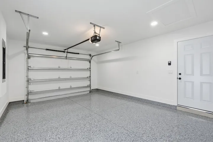 36-web-or-mls-18477_W_Sycamore_Dr_06410