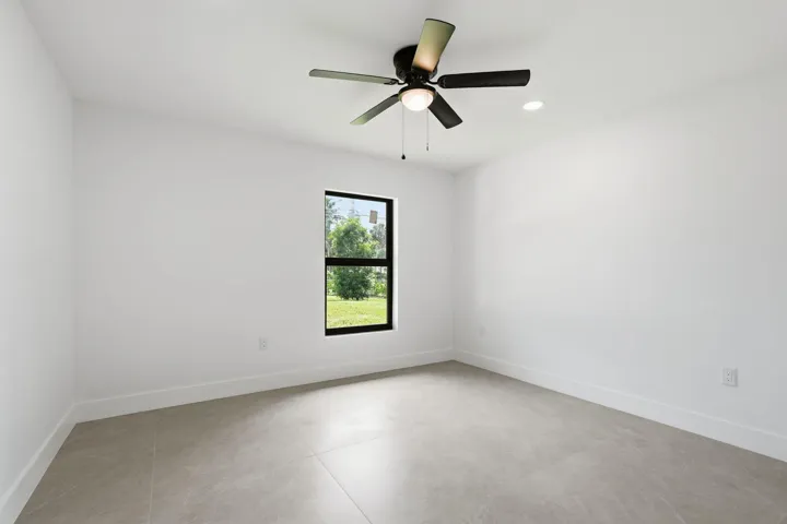 15-web-or-mls-18477_W_Sycamore_Dr_06326