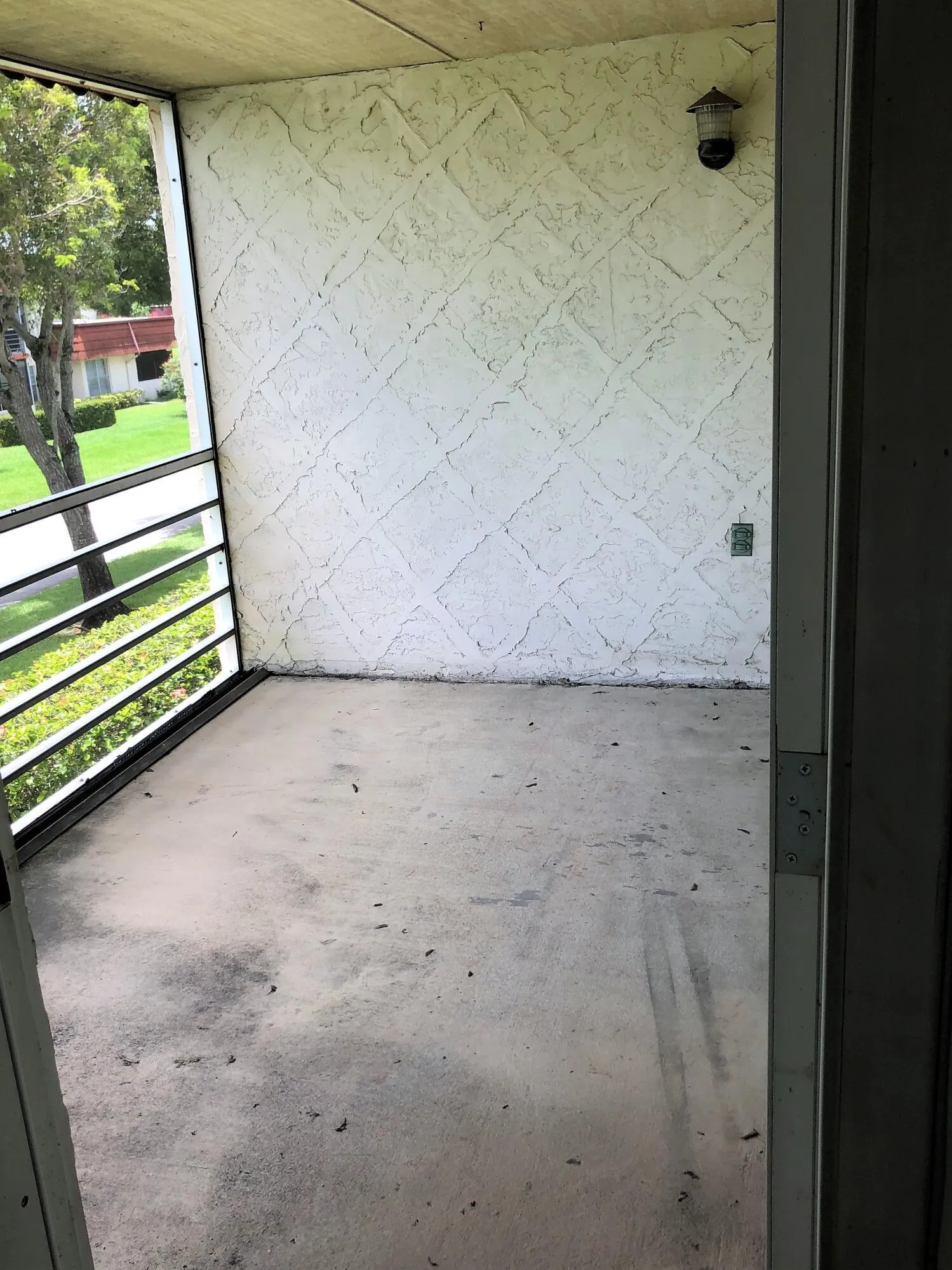 PATIO / BALCONY