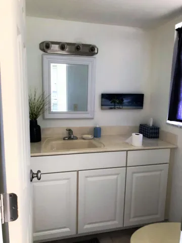 EXTRA 1/2 BATH