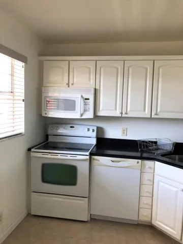 UPDATED BRIGHT KITCHEN