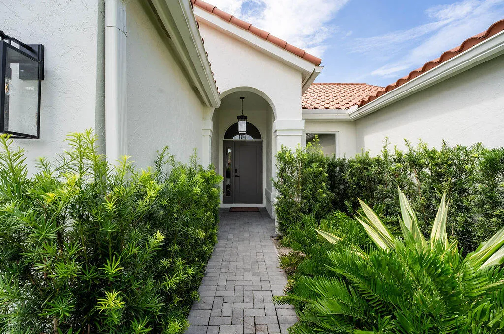 06_Front Door