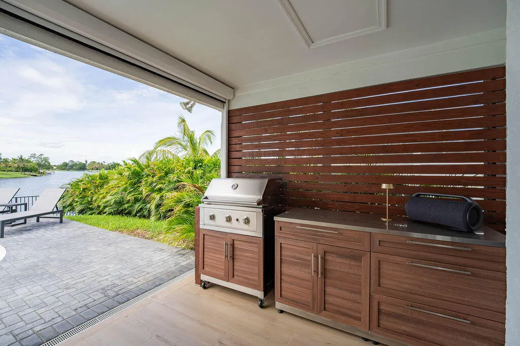 28_Outdoor Kitchen