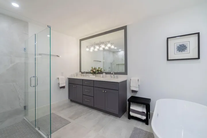18_Master Bathroom