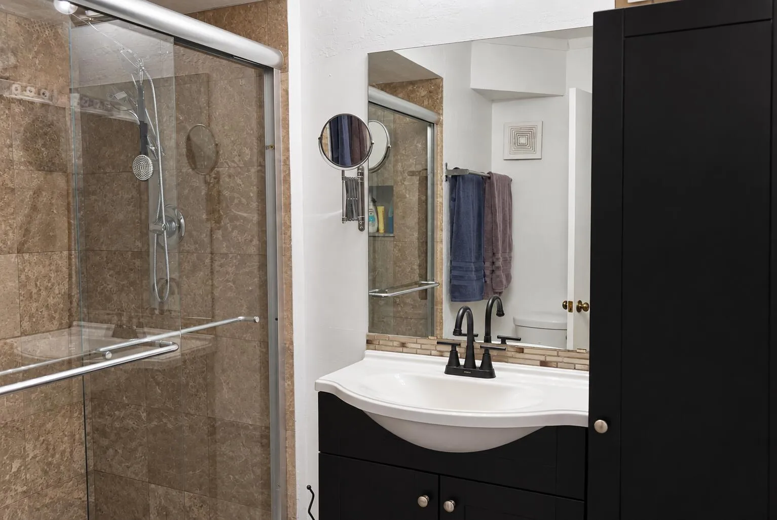 secondary bathroom