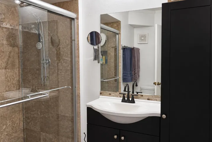 secondary bathroom