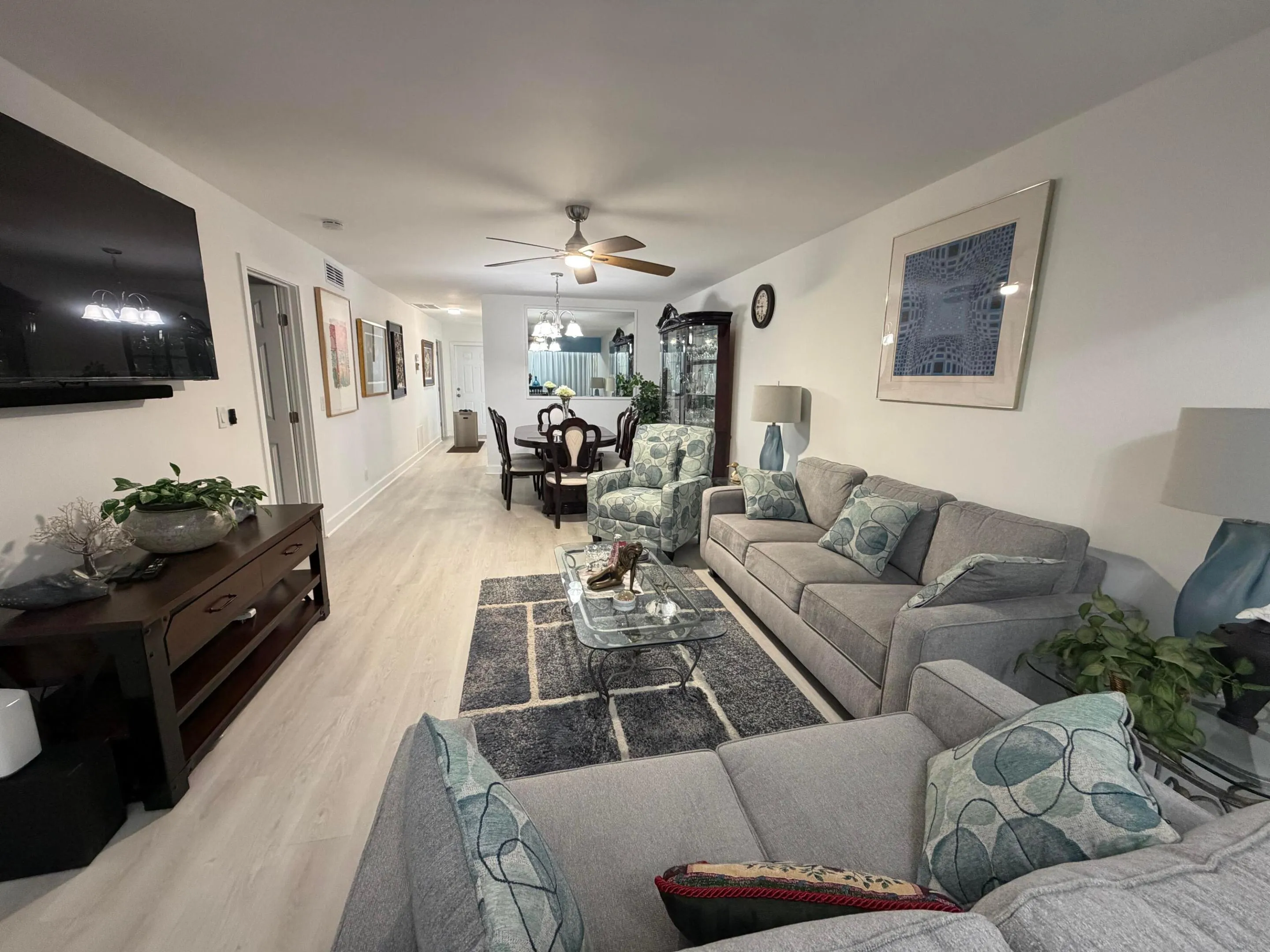 Living room to dining area