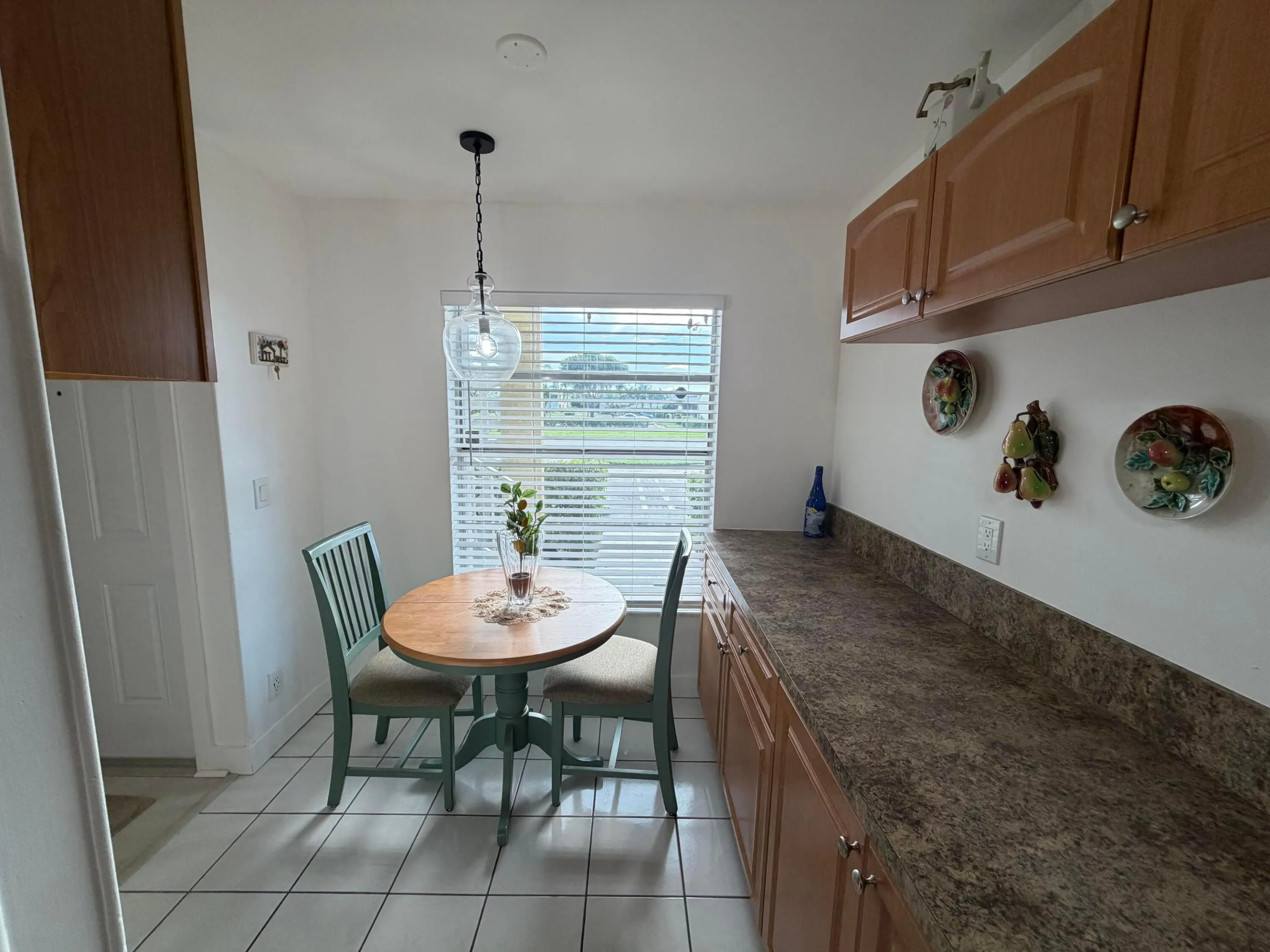 Eat-in kitchen