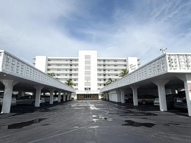 Lake Harbour Towers