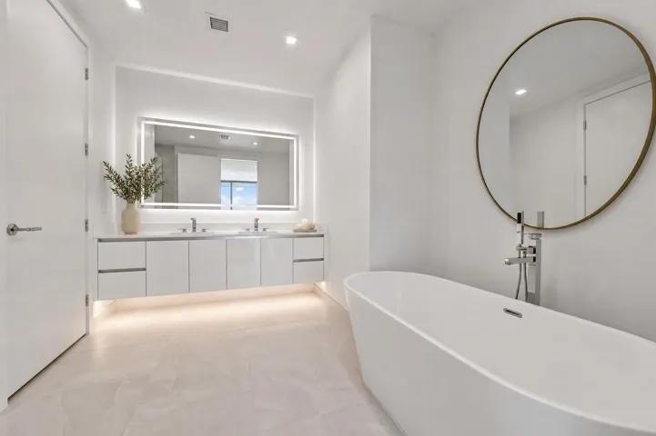 Naut Bathroom