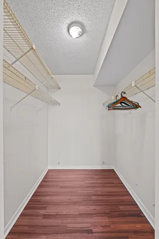 Walking Closet