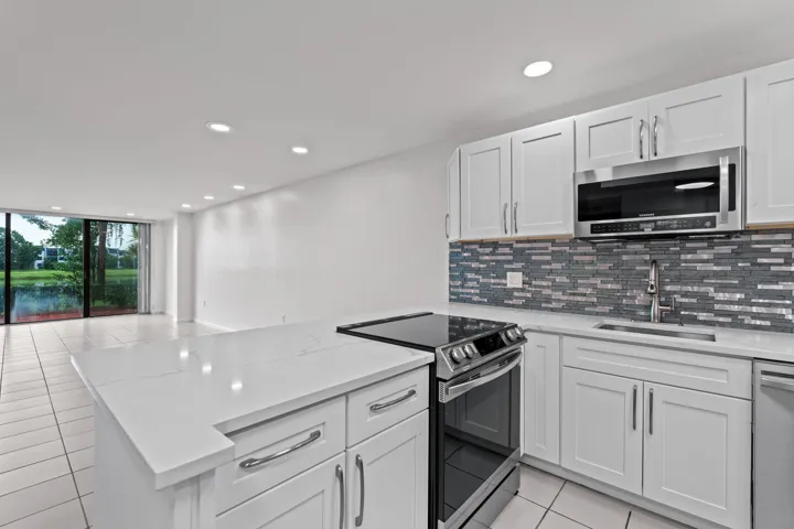 Kitchen/Living Area