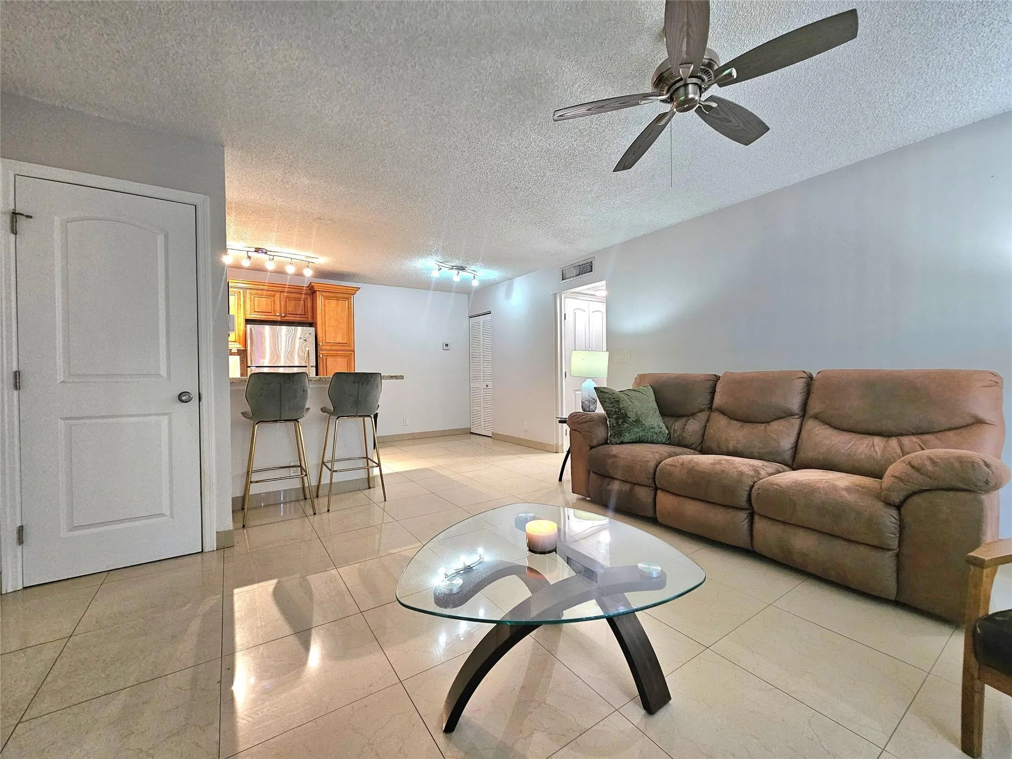 SPACIOUS ONE BEDROOM