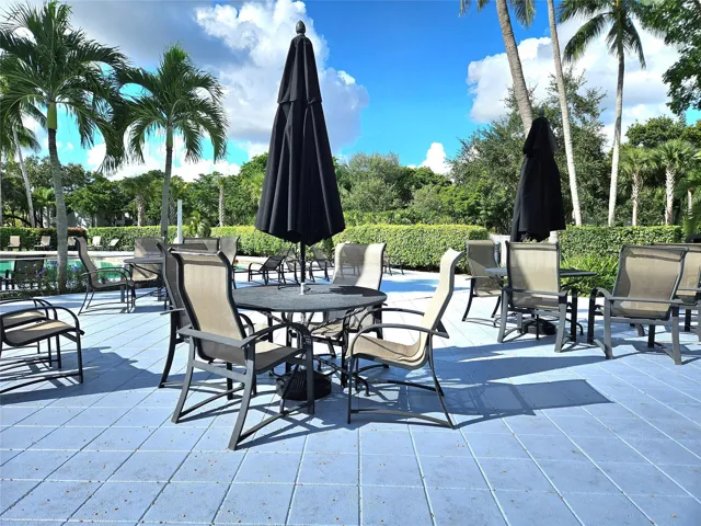 POOLSIDE DINING DECK AREA