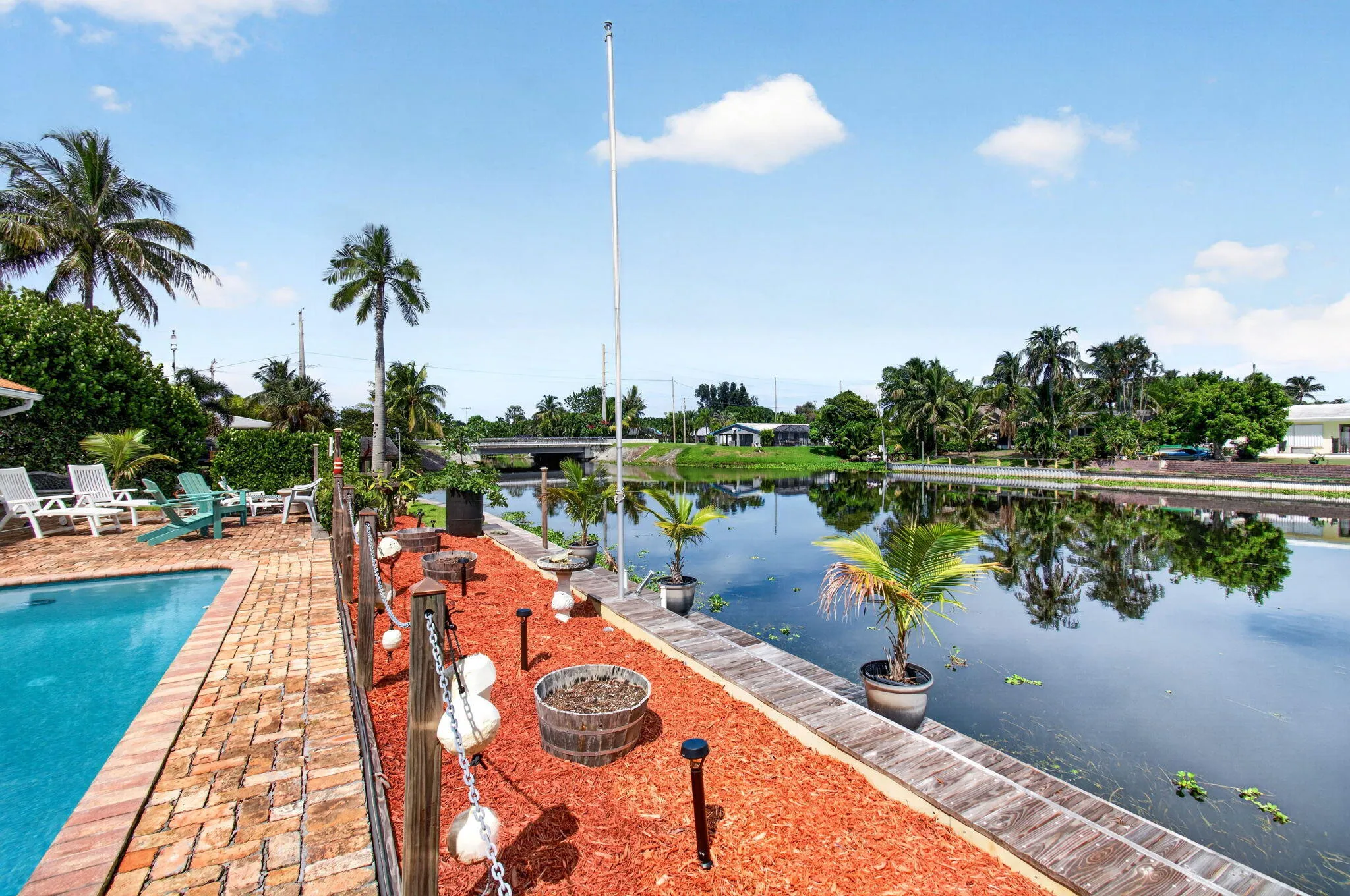 pool / lake access