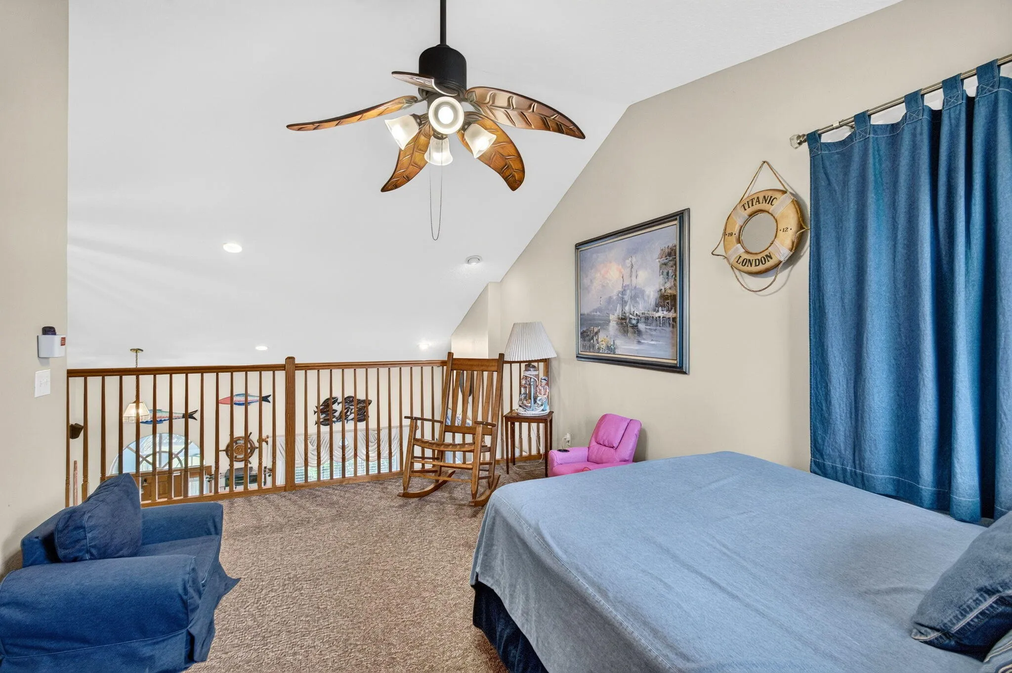 upstairs loft/ bedroom