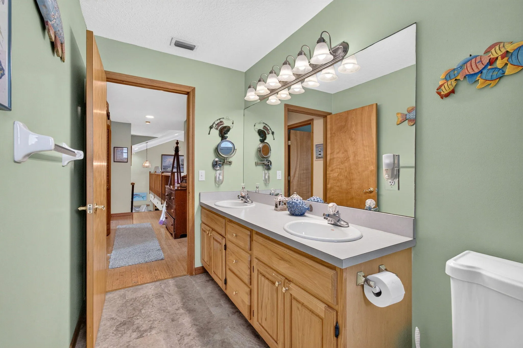 upstairs full bath