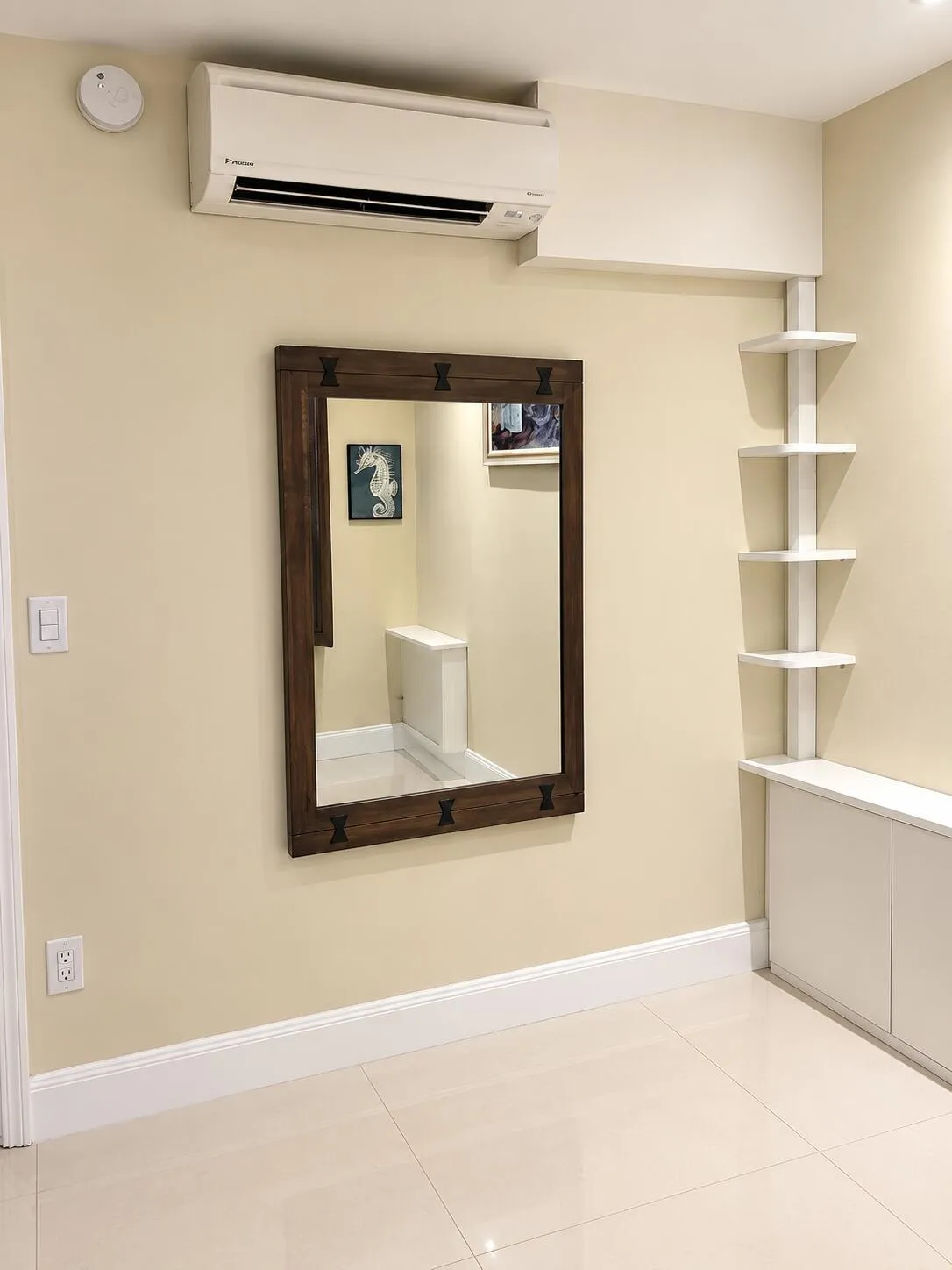bedroom side