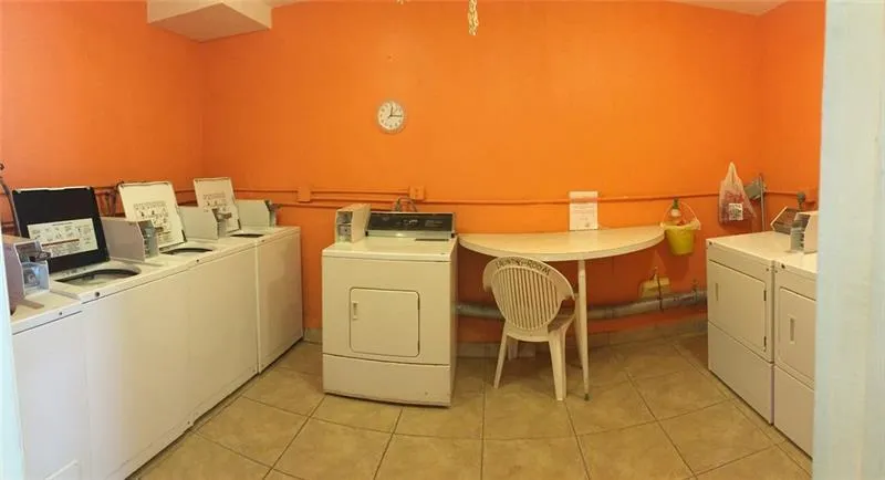 LAUNDERY ROOM