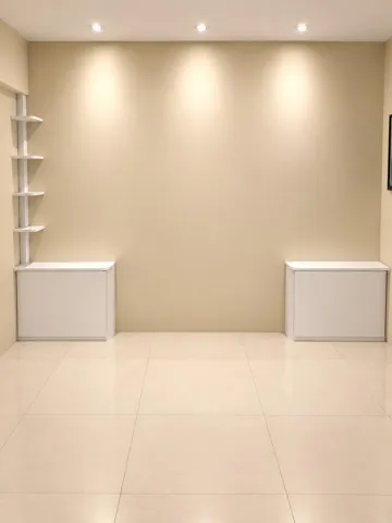 bedroom queen bed opening