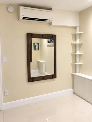 bedroom side