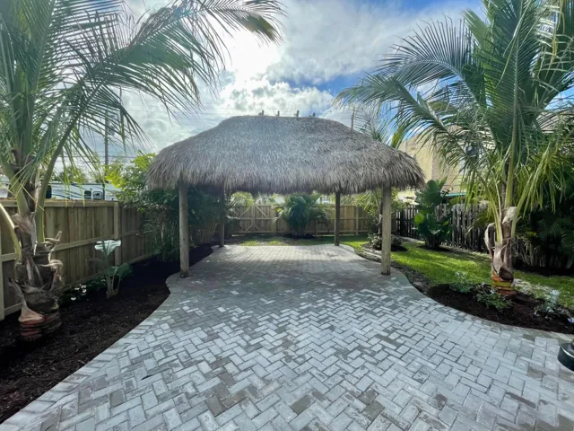 Tiki Hut!