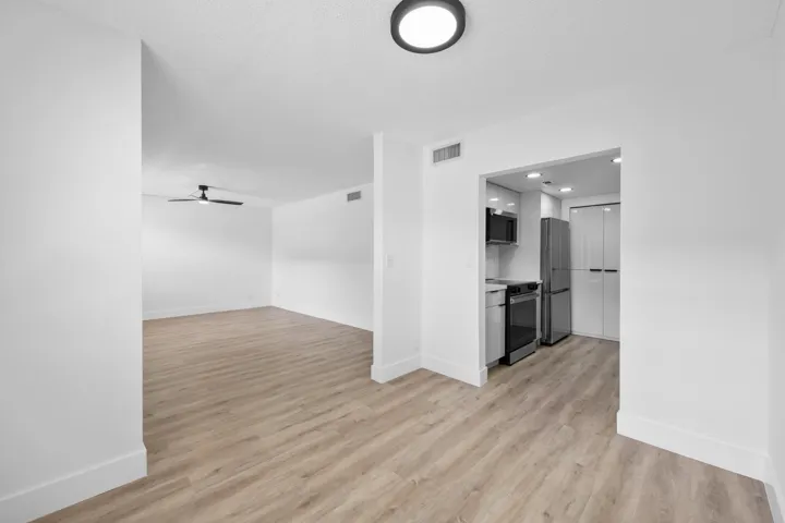 Dining Room off​​‌​​​​‌​​‌‌​‌‌​​​‌‌​‌​‌​‌​​​‌​​ Kitchen