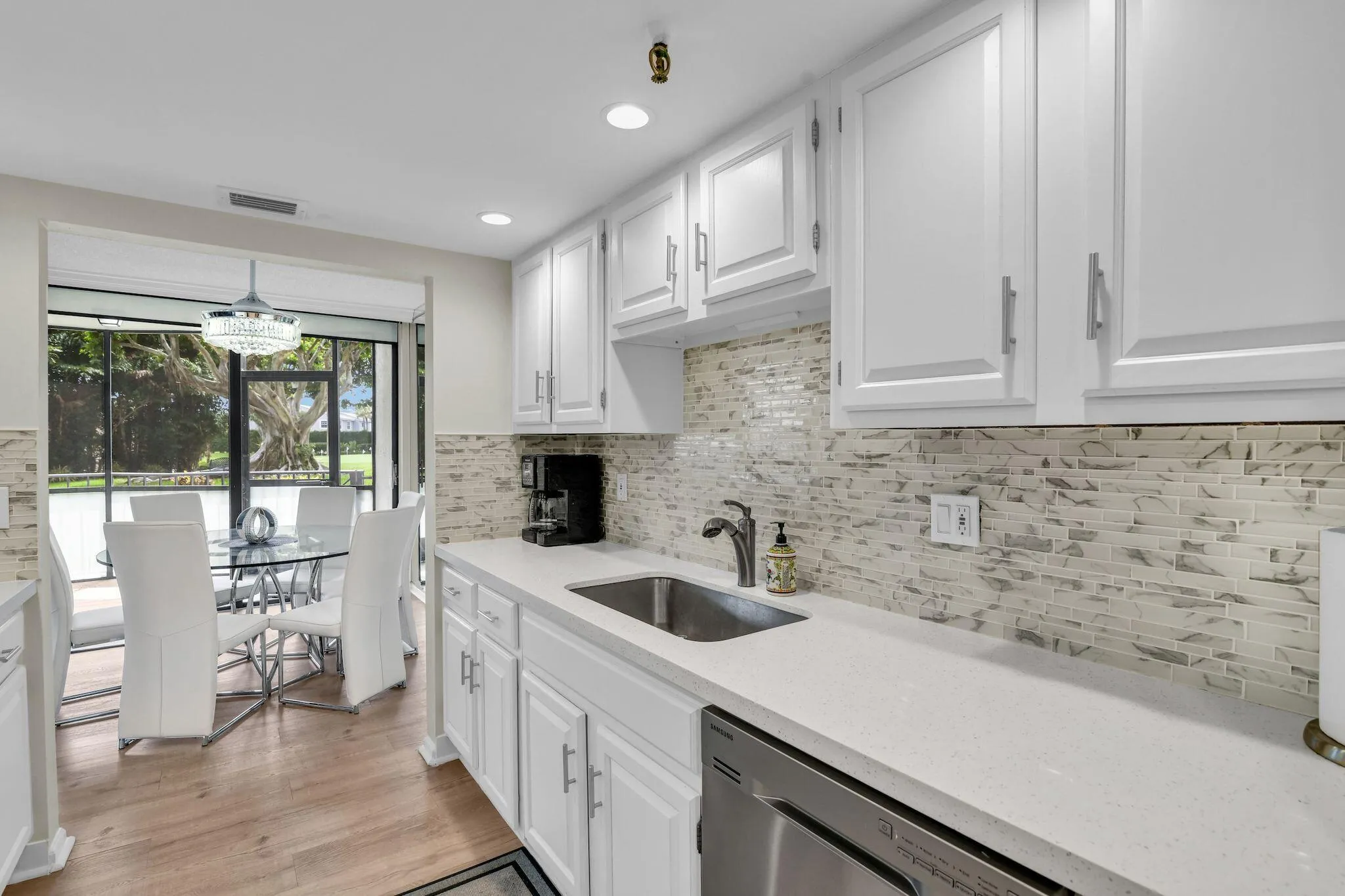 899 Jeffery 109 Kitchen 2