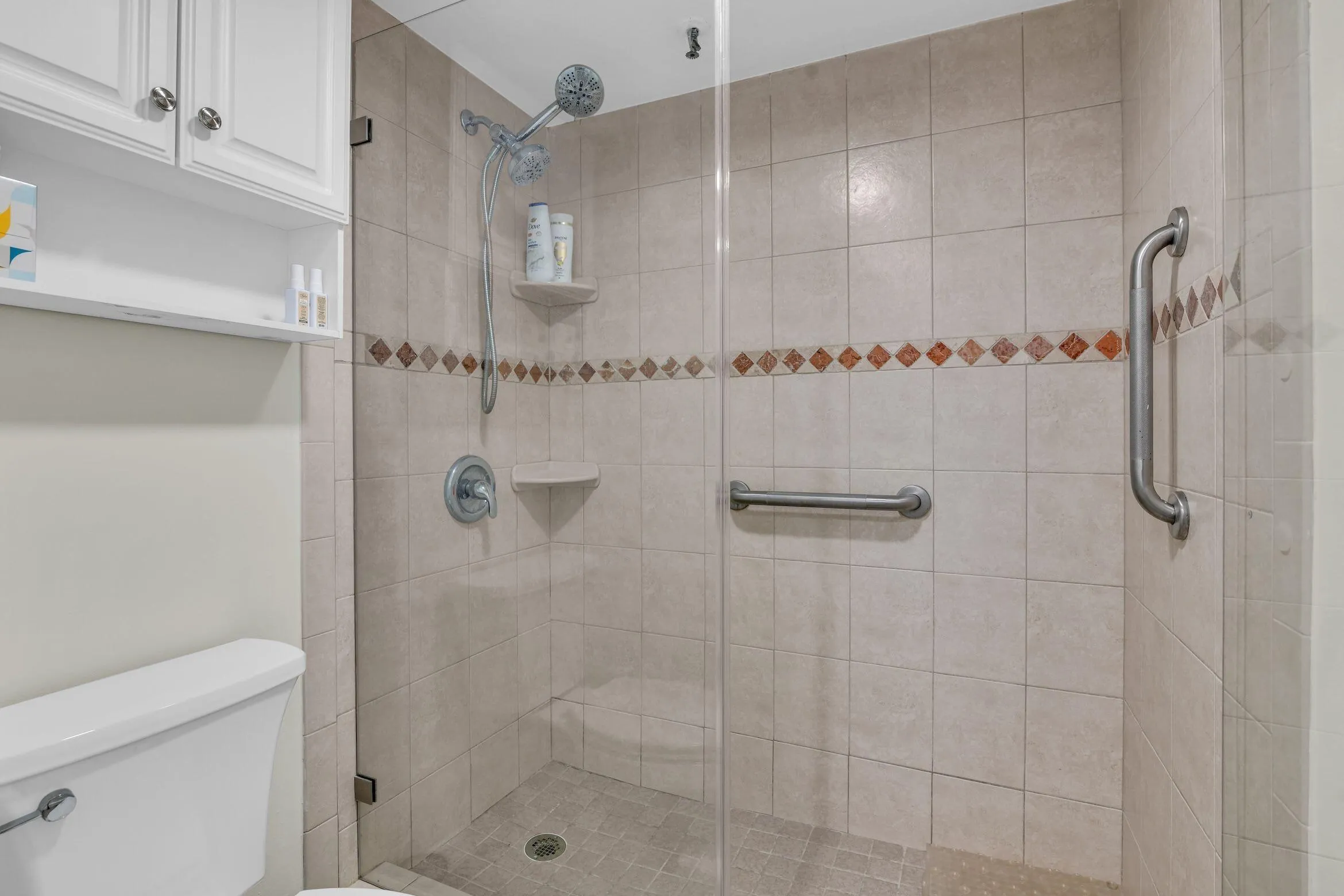 109 bathroom Shower pic 2