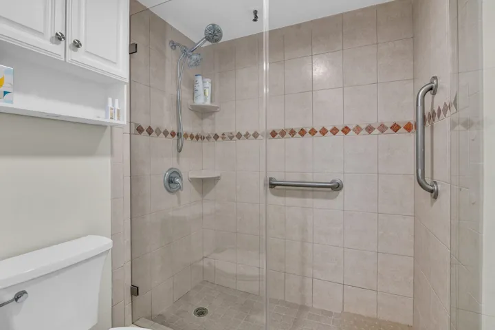 109 bathroom Shower pic 2