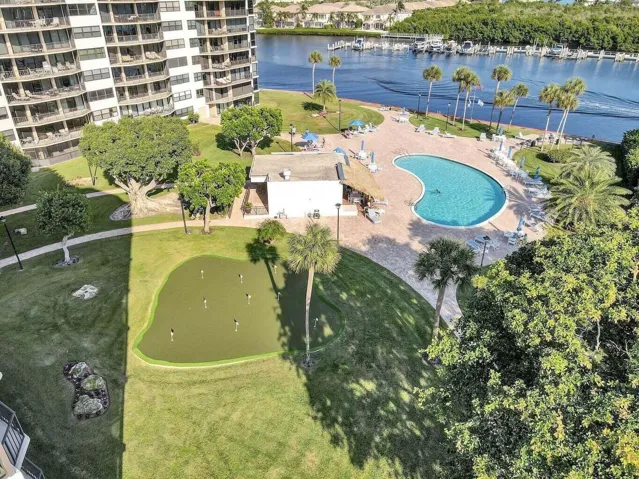 PB Pool and putting green pic close view