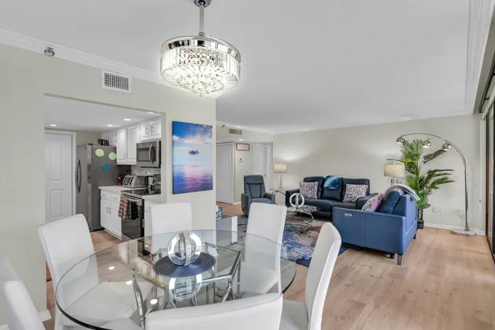 109 Main area dinning