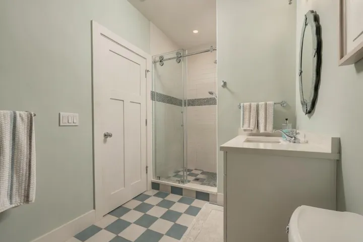 036_DSC08055_autoremove_60463049_MLS