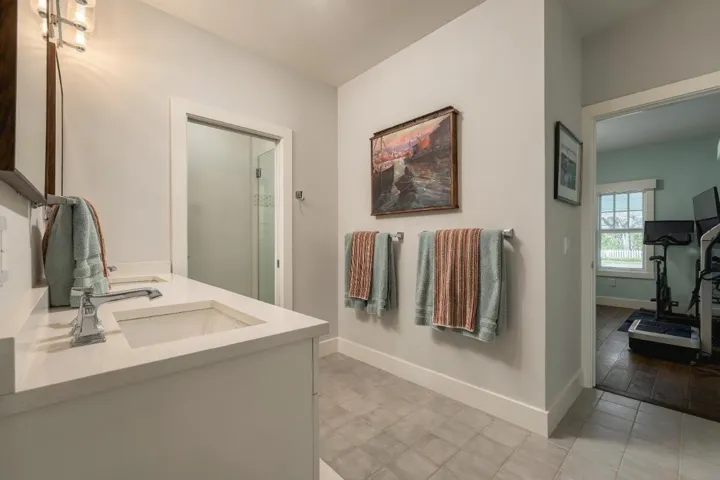 038_DSC08100_autoremove_60463724_MLS
