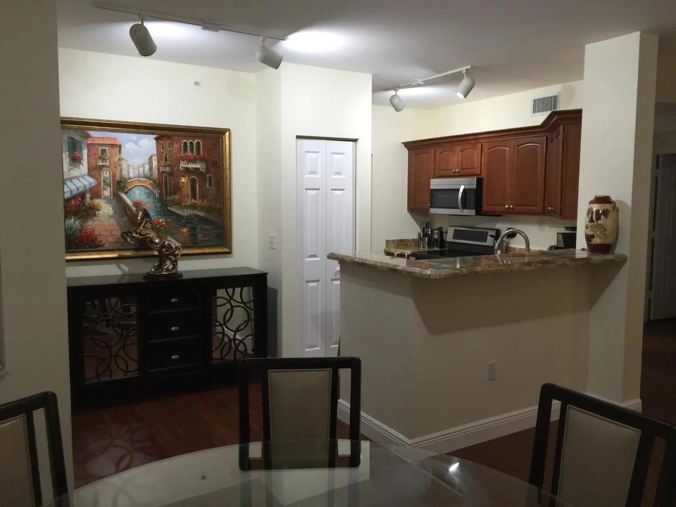 208 KITCHEN