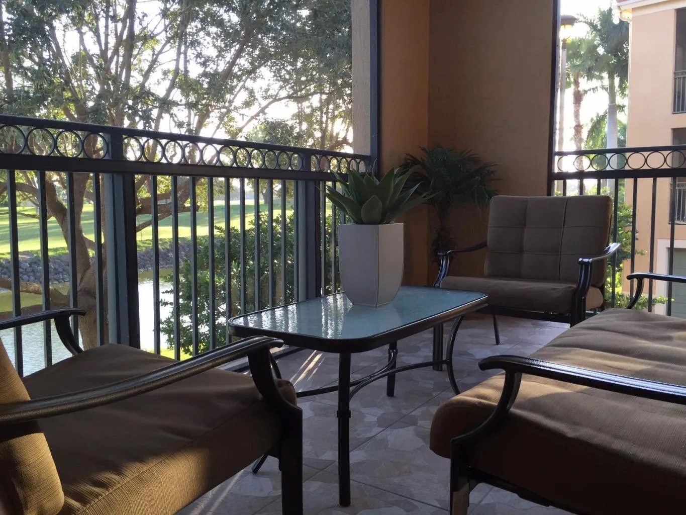 208 PORCH 2
