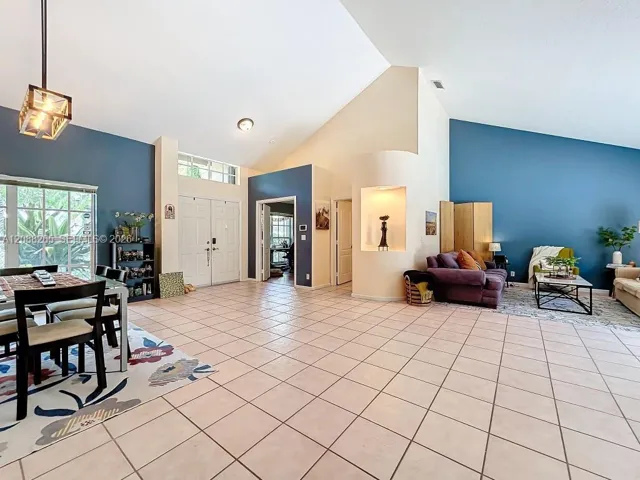 Living/dining area