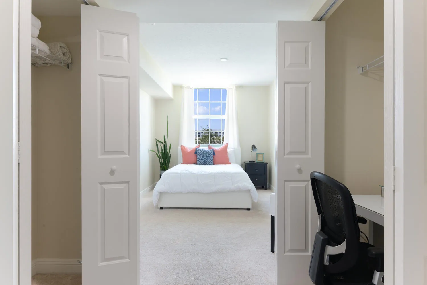 610 Clematis St Apt 406 West-large-020-0