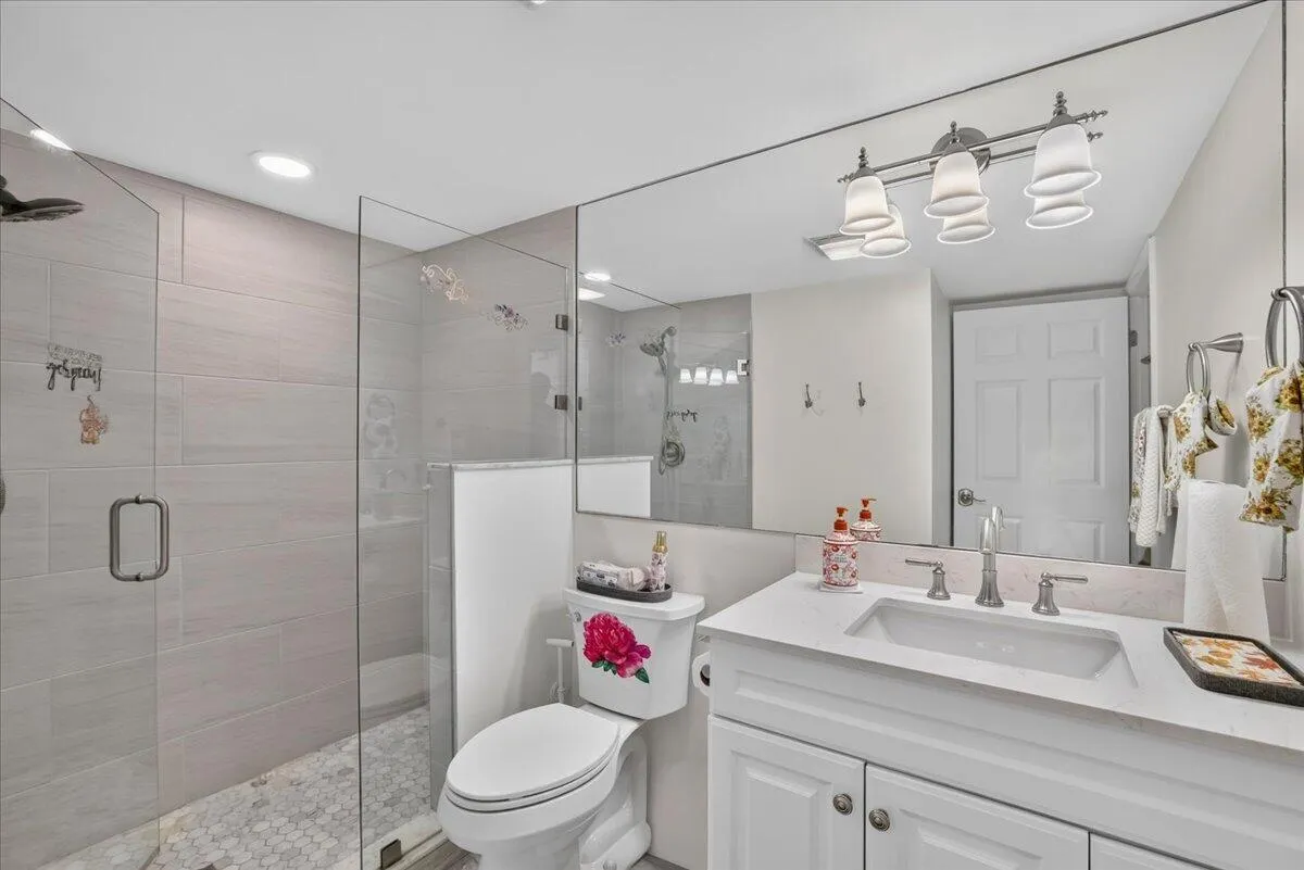 22-8I8A5329