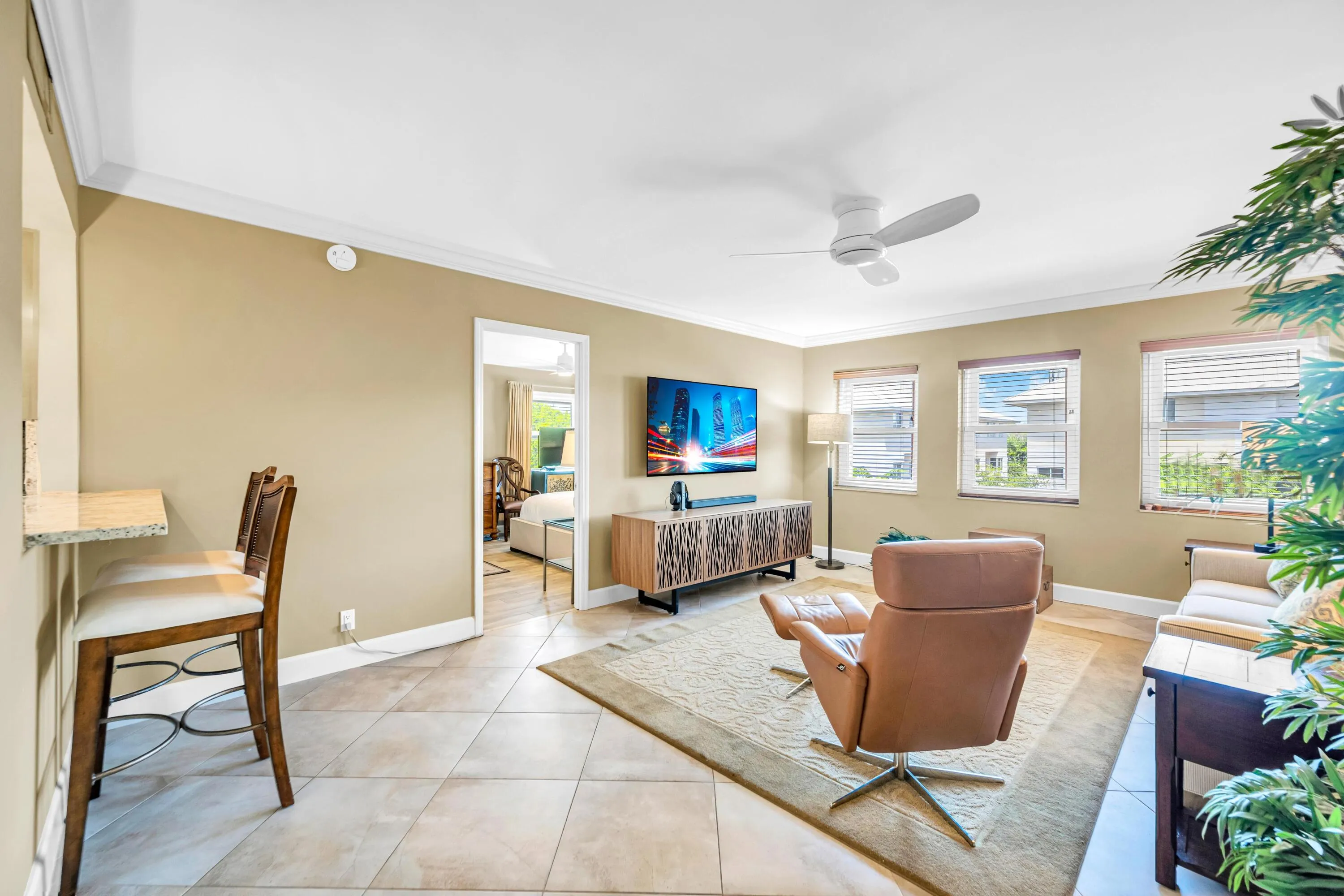 615 NE 12TH ST -10